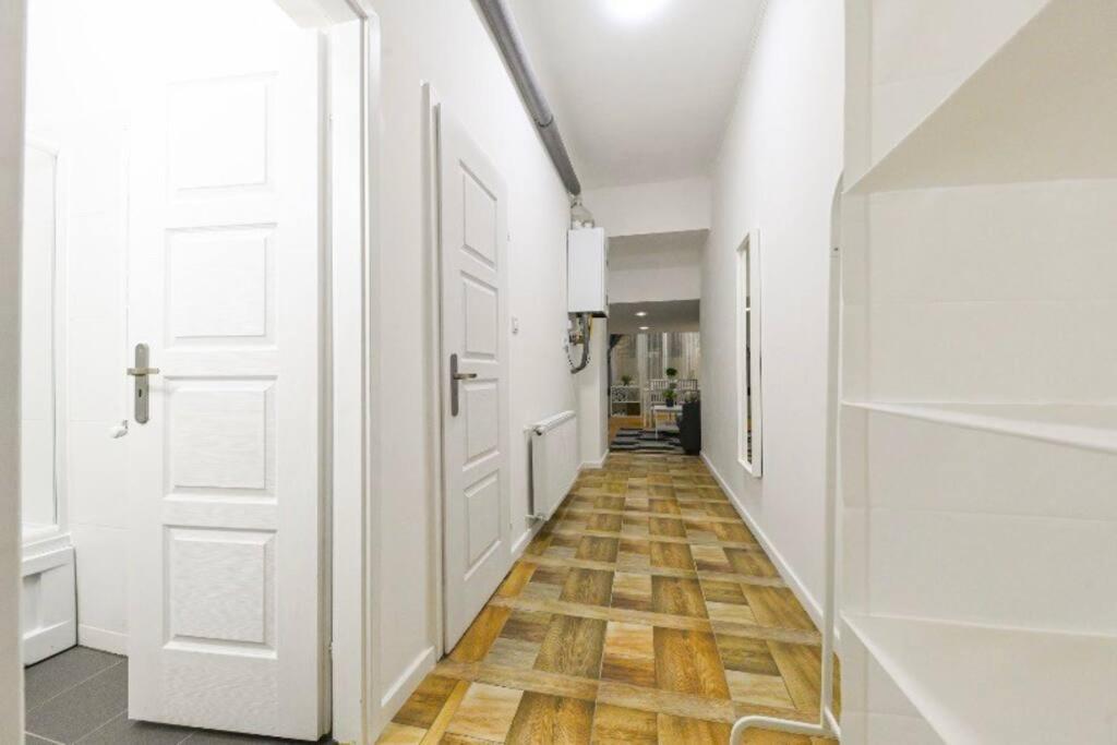 Lovely Studio Flat In Damjanich Street - Leonard Budapest Ngoại thất bức ảnh